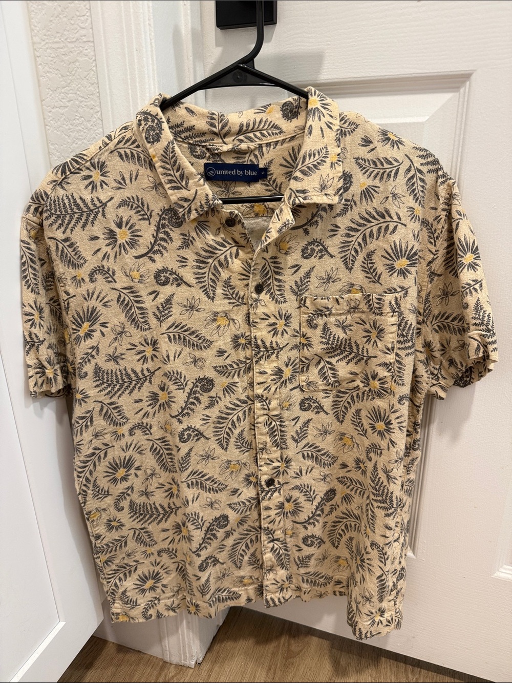 United By Blue Beige Short-Sleeve Floral Print Button-Up Shirt